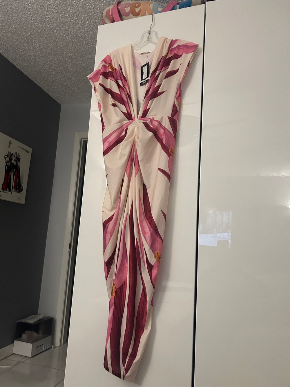 The Boutique dress with Pink Twist Detail